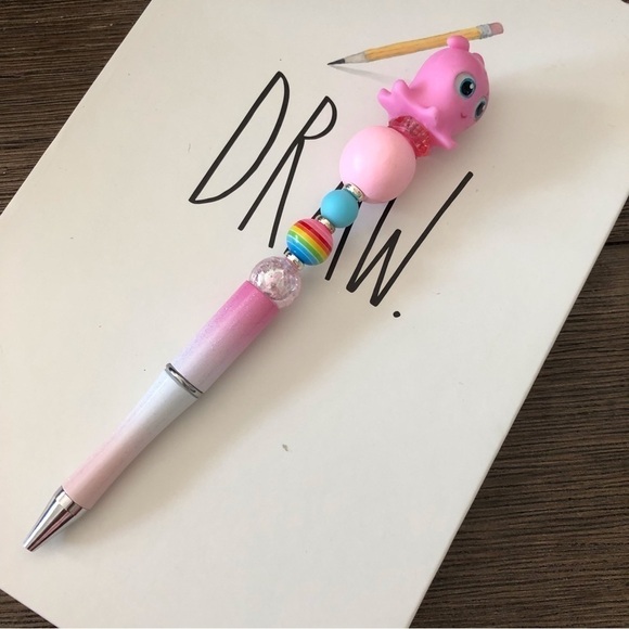 Disney Doorables: Finding Nemo: Pearl handmade beaded pen - Picture 2 of 3